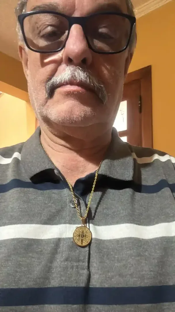 Osvaldo com o colar de São Bento